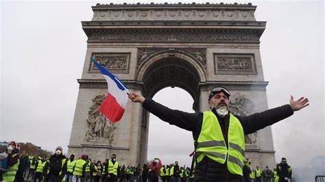 France Fuel Protests Tear Gas Fired In Clashes In Paris Bbc News