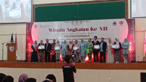 Wisuda Angkatan Ke Vii Smk Atlantis Plus Depok Dihadiri Pelawak