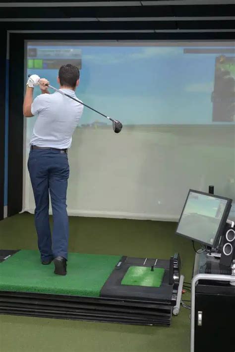 The 4 Best Commercial Golf Simulators For 2024