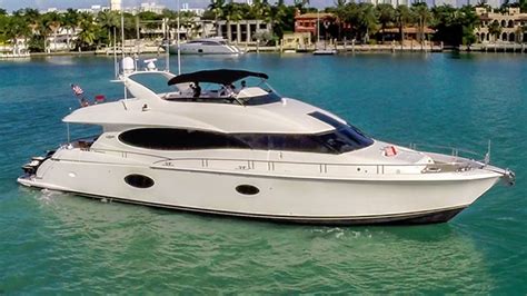 LAZZARA 84 FT MIAMI YACHT RENTALS - Miami Boat Rental