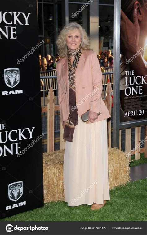 Blythe Danner Lucky One Premiere Chinese Theater Hollywood — Stock ...