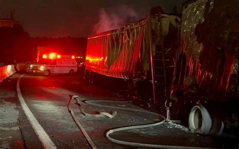 Choque M Ltiple Deja Dos Veh Culos De Carga Incendiados En La M Xico