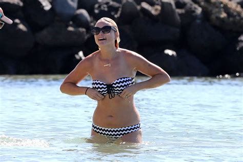 Miranda Lambert In Bikini At A Beach In Hawaii Hawtcelebs