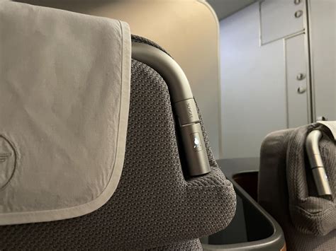 Review Lufthansa A340 Business Class Hkg Fra The Alviator