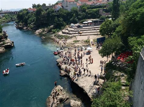 452 Skokovi Sa Starog Mosta Veliki Broj Turista Stigao U Mostar