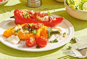 Gefüllte Paprika mit Ofentomaten und Knoblauchdip Frisch Gekocht