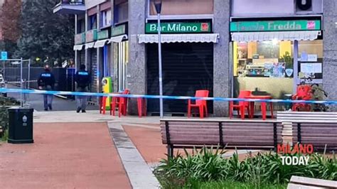 Omicidio A Milano Uomo Ucciso A Colpi Di Pistola In Un Bar In Piazza