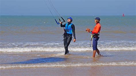 Kitesurf Le Guide Complet Pour D Buter Kite Paradise School