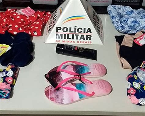 Mulher é presa por furtar roupas creme e chinelo em supermercado de