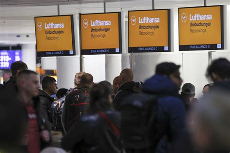 German Airport Strike: Lufthansa Ground Crews to Walk Out in FRA, MUC ...