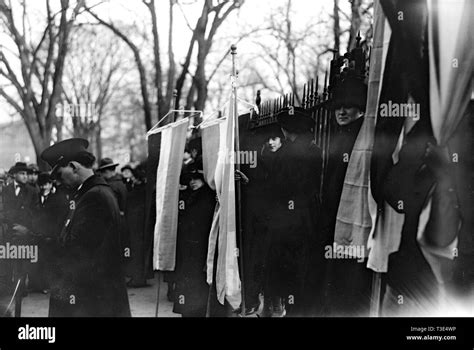 Frauen Protestieren Fotos Und Bildmaterial In Hoher Aufl Sung