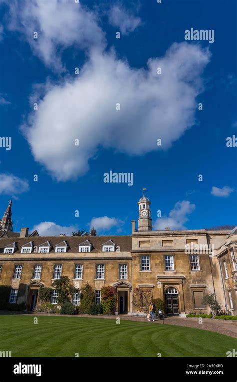 Stunning Courtyards at famous College of the University of Cambridge ...