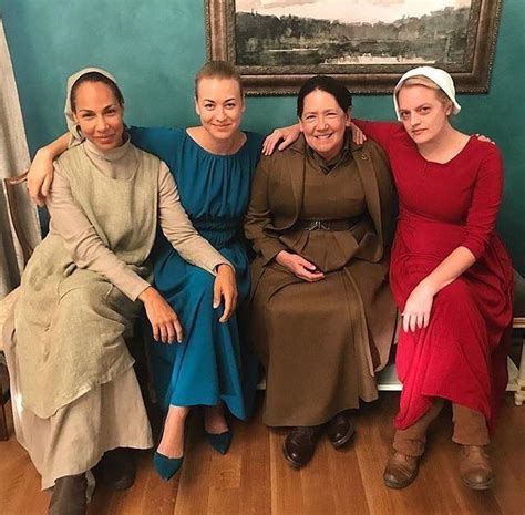 The Handmaid's Tale (behind the scenes) | Handmaids tale costume ...