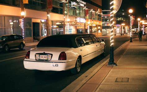 how much to tip driver from airport