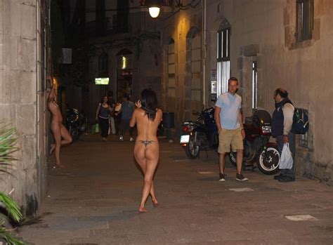 Naked Girls Walking Around The City Photos Sex Pics