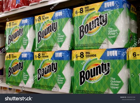 target bounty paper towels royalty  images stock