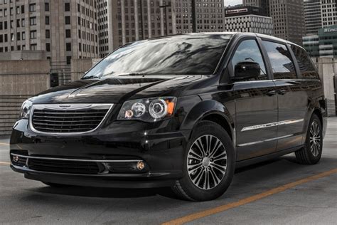 2014 Chrysler Town And Country Review And Ratings Edmunds