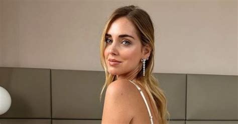 Chiara Ferragni Le Foto In Lingerie E Mini Slip Il Dettaglio Da Censura Libero Quotidiano It