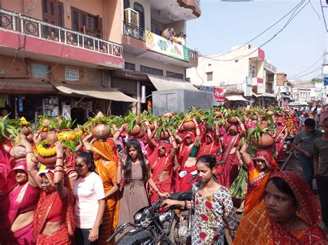 Shrimad Bhagwat Katha Started With Huge Kalash Yatra Bhagwatacharya