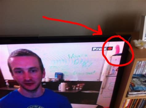 Entrevistado Se Olvid De Esconder El Dildo