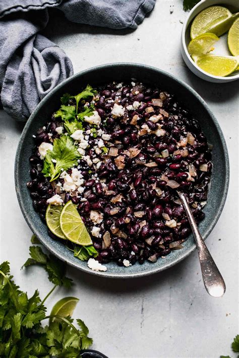 Easy Mexican Black Beans Recipe (Frijoles Negros)