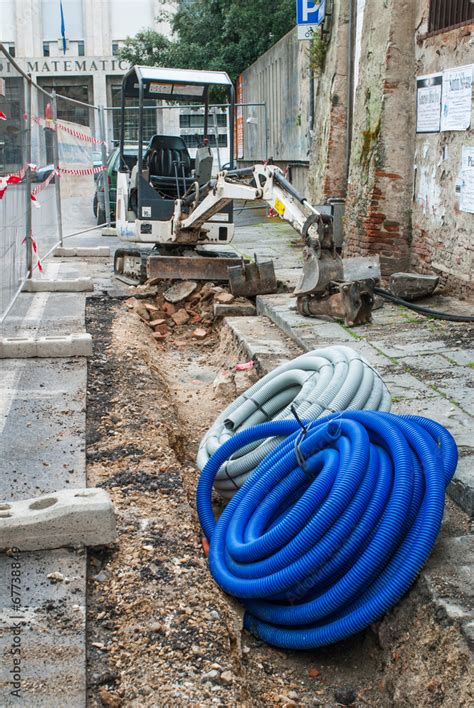 Cantiere Lavori In Corso Segnali Di Rifacimento Stradale Stock Photo