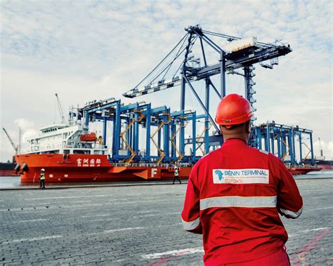Benin Terminal acquires a new quayside gantry at the port of Cotonou