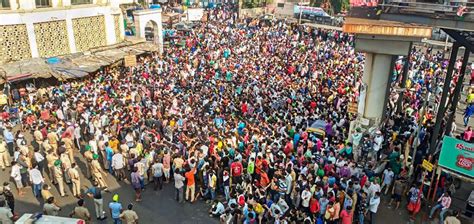 Chaos In Bandra As Thousands Of Hungry And Angry Migrants Crowd Railway