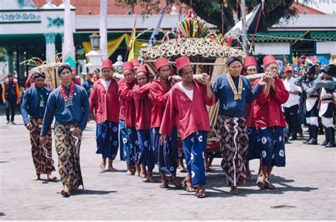 Grebeg Syawal Keraton Yogyakarta Hari Ini Berikut Perbedaan Dengan