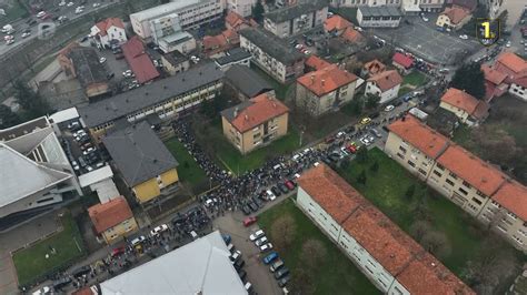 Hiljade Mladih Okupilo Se U Tuzli Na Trgu Slobode Za Dan Nezavisnosti BiH