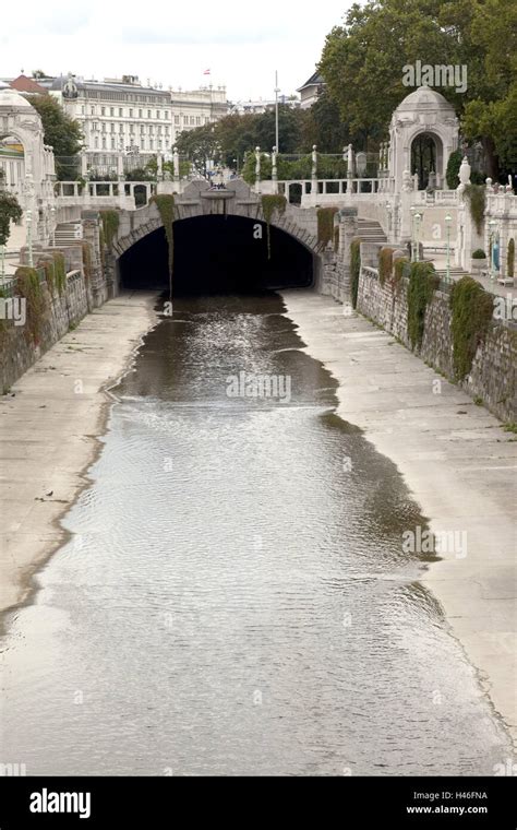 Puente Creek Sec Arquitectura Goteo De Agua Al Aire Libre