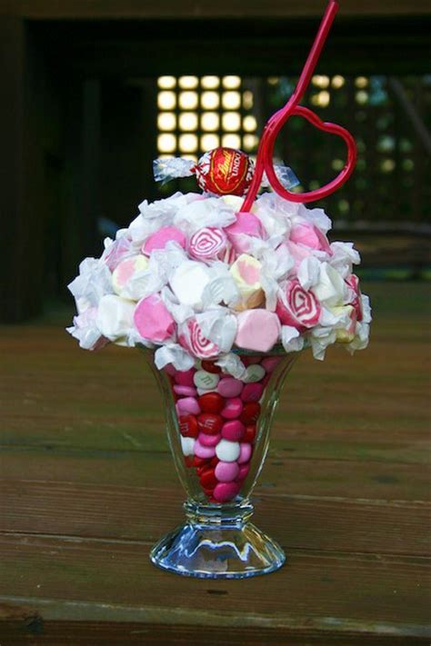 10 Simple & Sweet Valentine's Day Centerpieces - thegoodstuff