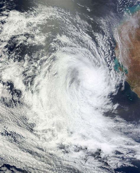 Narelle cyclone looking dangerous in Australia