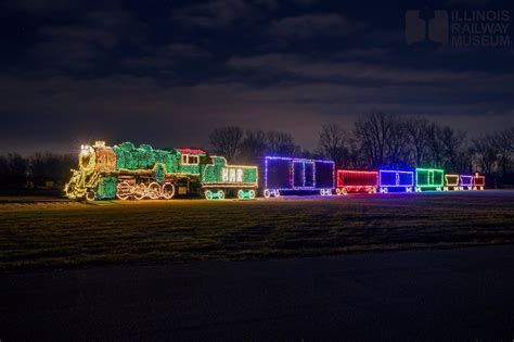 Ride This Illinois Christmas Train Stay At This Festive Hotel