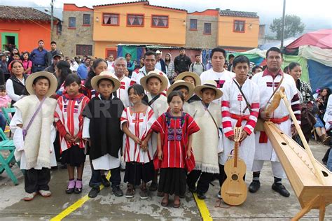 Encuentro Artístico Y Cultural En Huixtán