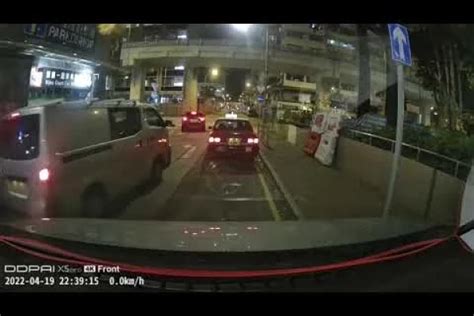 車cam直擊 點解呢個位會選擇係人地車頭過馬路？仲要出緊路口😵 車cam 影片 Kkleo