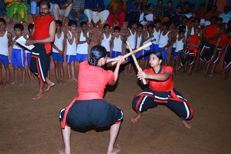 Kalaripayattu Gallery | Photographs of Kalaripayattu