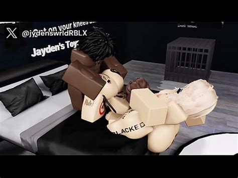 Invitando a dos zorras cachondas a la zona de cría para que las follen XVIDEOS