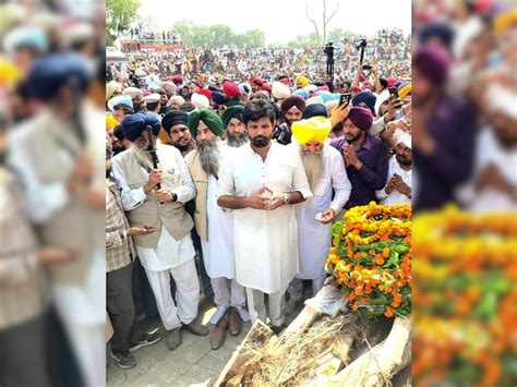 Popular Punjabi Singer Sidhu Moosewala Was Cremated At His Native