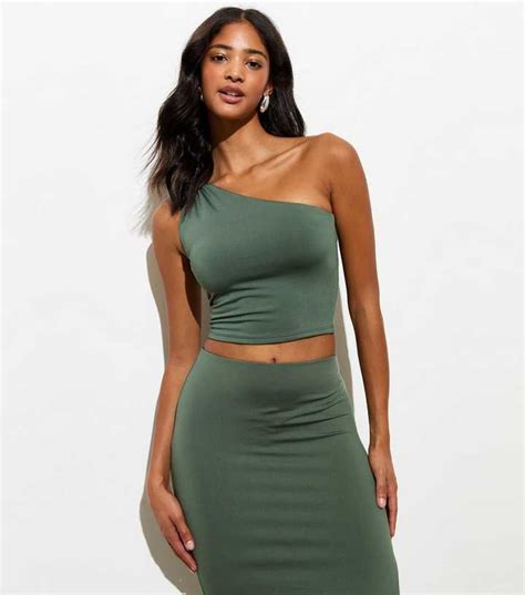 green  shoulder crop top