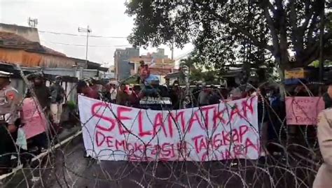 Temukan Dugaan Kecurangan Pemilu Massa Demo Bawaslu Lampung