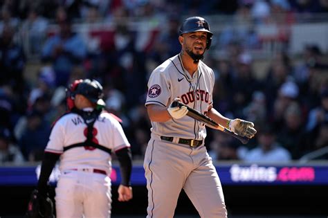 José Abreu shaking off sluggish start with Houston Astros