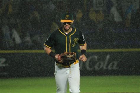 LLUVIA INTERRUMPE EL JUEGO 3 ENTRE LEONES Y PERICOS Titansports