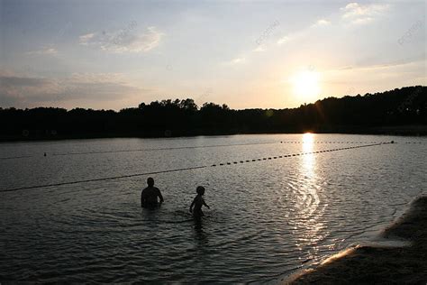 Fundo Todo Mundo Est Deixando O Lago Polon S Vazio Foto E Imagem Para