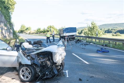 Bmw Fahrer Kracht Frontal In Kleintransporter J Hriger Stirbt Noch