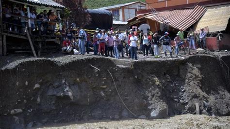 Colombie Au Moins Morts Dans Un Glissement De Terrain