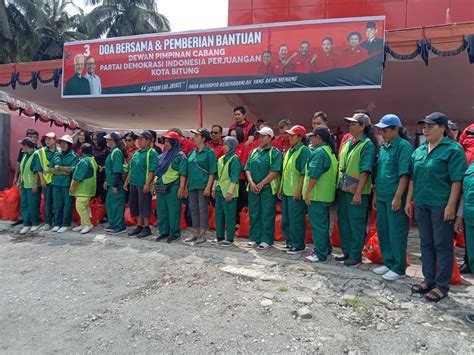 Pdip Bitung Awali Kampanye Penyaluran Bahan Pokok Manadolive Co Id