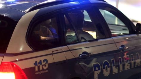 Armato Di Machete Minaccia I Passanti In Piazza Garibaldi A Napoli