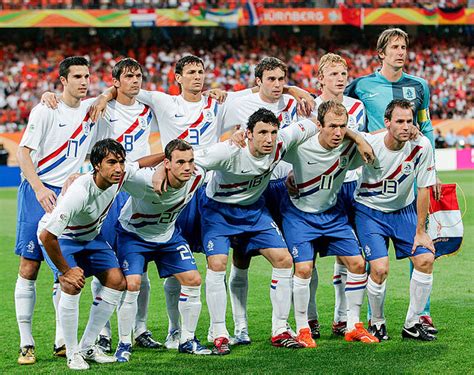 オランダ代表、100年前のストライプが復活した「2006年W杯ユニフォーム」 - ライブドアニュース