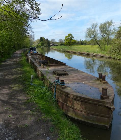 Barge Moored Along The Grand Union Canal Mat Fascione Cc By Sa 2 0